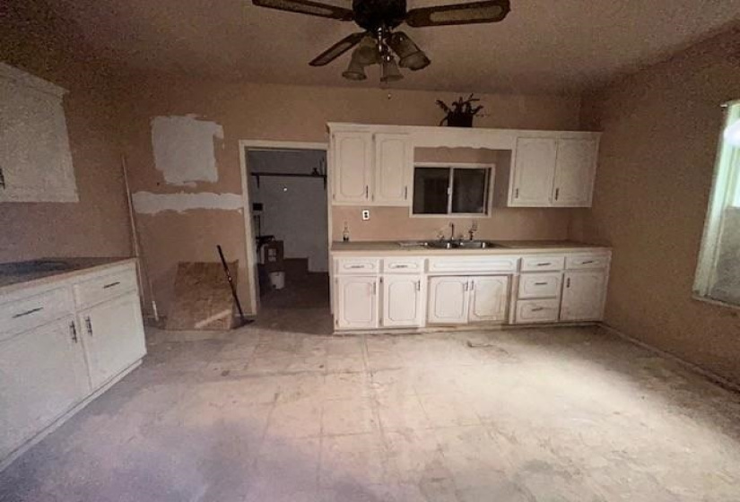 4 Bedrooms Bedrooms, 0 ,1 BathroomBathrooms,Residential,Single Family,Cedar,1.5,132150