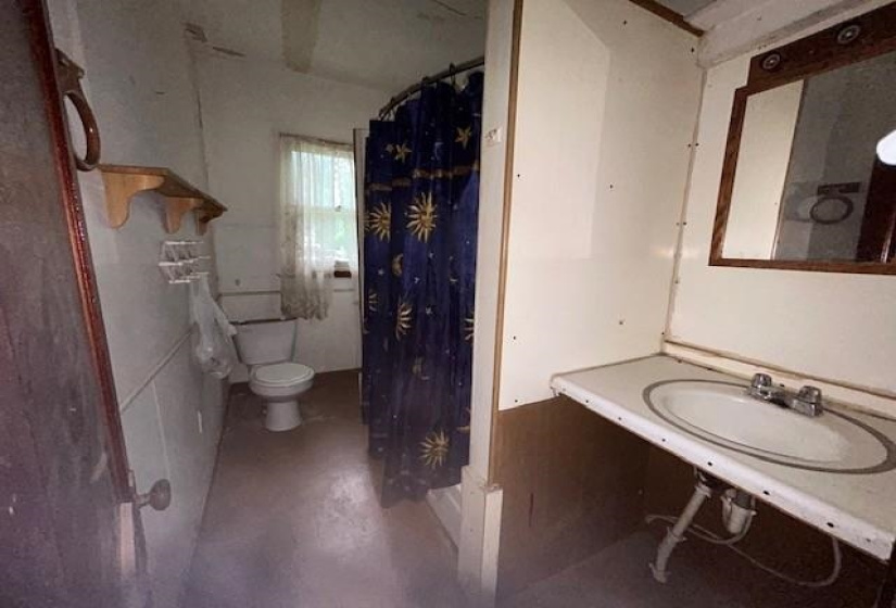 4 Bedrooms Bedrooms, 0 ,1 BathroomBathrooms,Residential,Single Family,Cedar,1.5,132150