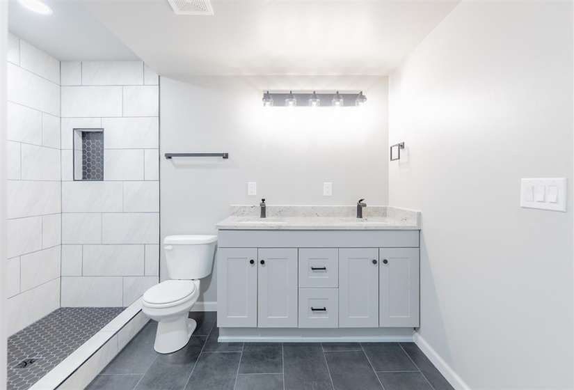 3 Bedrooms Bedrooms, ,2 BathroomsBathrooms,Residential,Single Family,Kings,1.5,132154