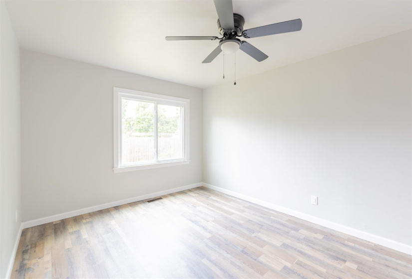 3 Bedrooms Bedrooms, ,2 BathroomsBathrooms,Residential,Single Family,Kings,1.5,132154