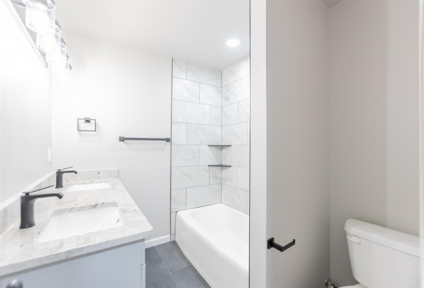 3 Bedrooms Bedrooms, ,2 BathroomsBathrooms,Residential,Single Family,Kings,1.5,132154