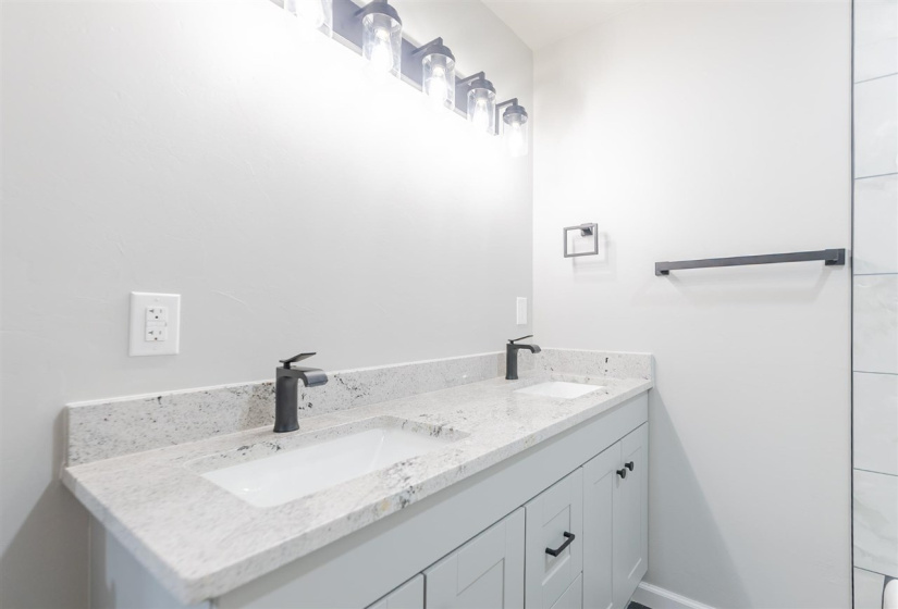 3 Bedrooms Bedrooms, ,2 BathroomsBathrooms,Residential,Single Family,Kings,1.5,132154