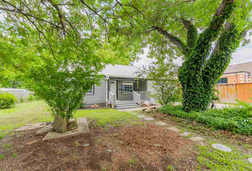 3 Bedrooms Bedrooms, ,2 BathroomsBathrooms,Residential,Single Family,Kings,1.5,132154