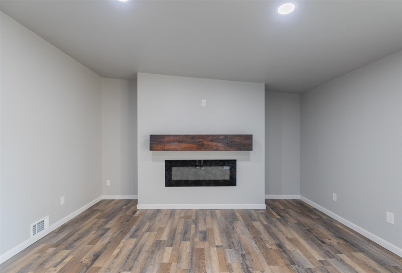 3 Bedrooms Bedrooms, ,2 BathroomsBathrooms,Residential,Single Family,Kings,1.5,132154