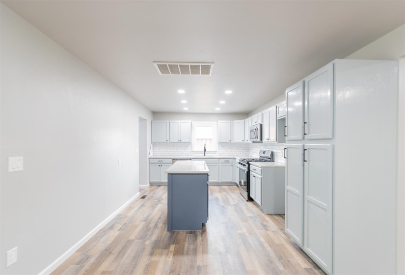 3 Bedrooms Bedrooms, ,2 BathroomsBathrooms,Residential,Single Family,Kings,1.5,132154