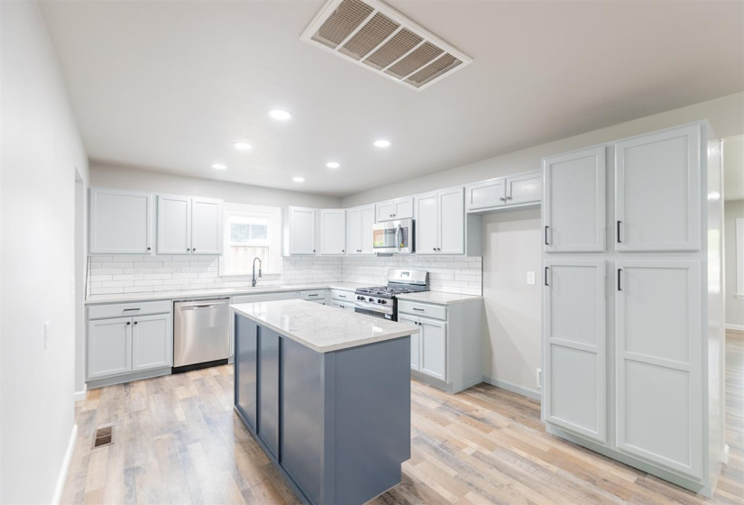 3 Bedrooms Bedrooms, ,2 BathroomsBathrooms,Residential,Single Family,Kings,1.5,132154