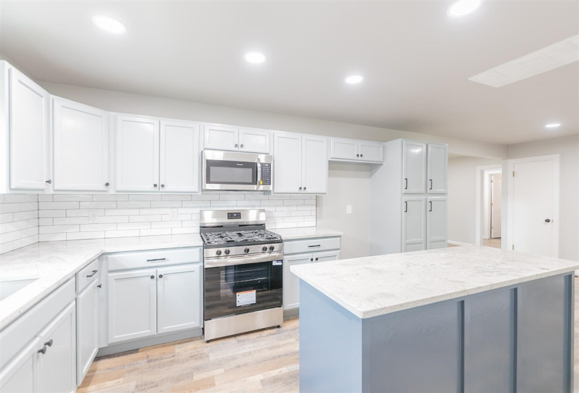 3 Bedrooms Bedrooms, ,2 BathroomsBathrooms,Residential,Single Family,Kings,1.5,132154