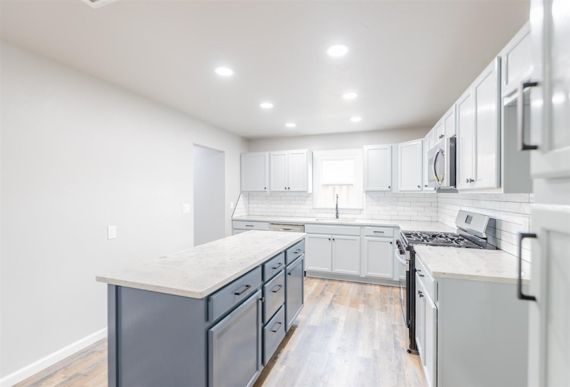 3 Bedrooms Bedrooms, ,2 BathroomsBathrooms,Residential,Single Family,Kings,1.5,132154