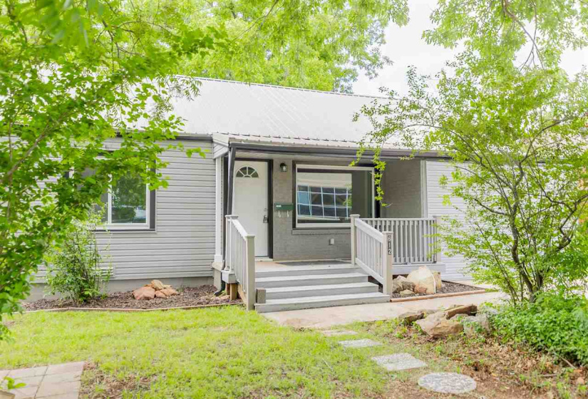 3 Bedrooms Bedrooms, ,2 BathroomsBathrooms,Residential,Single Family,Kings,1.5,132154