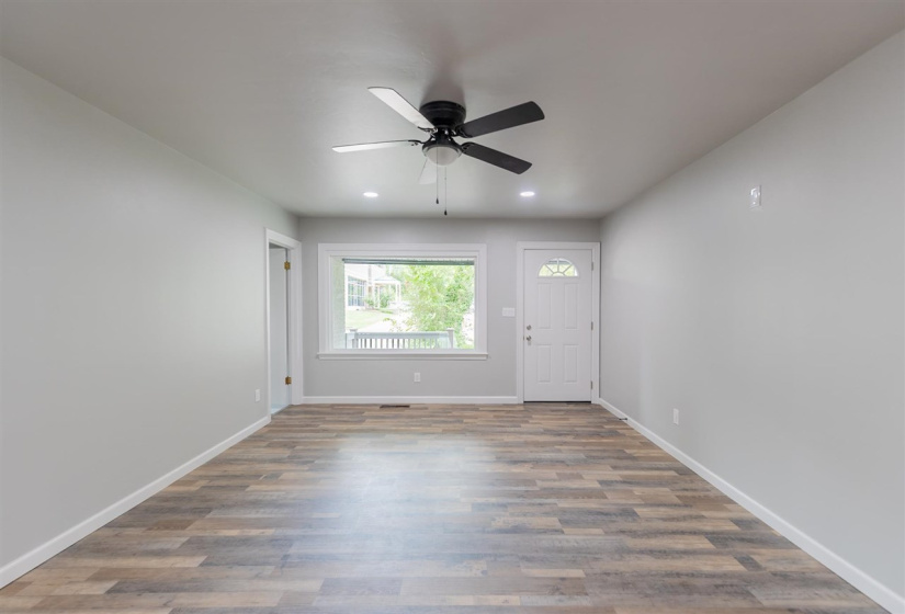 3 Bedrooms Bedrooms, ,2 BathroomsBathrooms,Residential,Single Family,Kings,1.5,132154