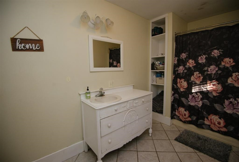 4 Bedrooms Bedrooms, ,2 BathroomsBathrooms,Residential,Single Family,Main,1,123067
