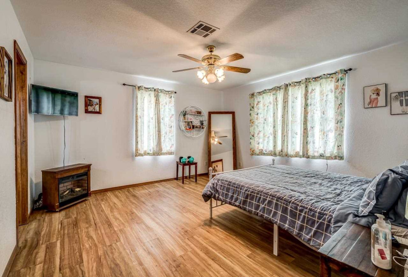 3 Bedrooms Bedrooms, ,2 BathroomsBathrooms,Residential,Single Family,99,1,132169