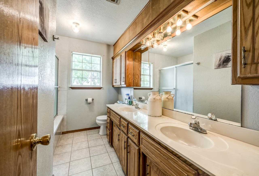 3 Bedrooms Bedrooms, ,2 BathroomsBathrooms,Residential,Single Family,99,1,132169