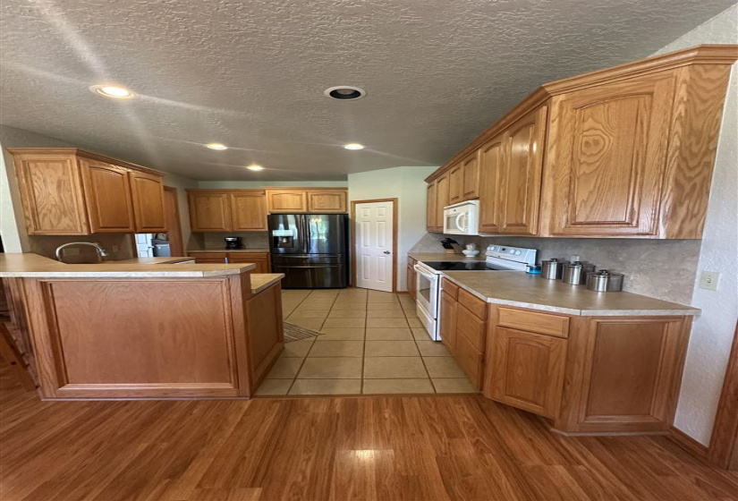 3 Bedrooms Bedrooms, ,2 BathroomsBathrooms,Residential,Single Family,122nd,1,132171