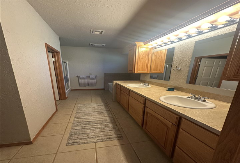 3 Bedrooms Bedrooms, ,2 BathroomsBathrooms,Residential,Single Family,122nd,1,132171