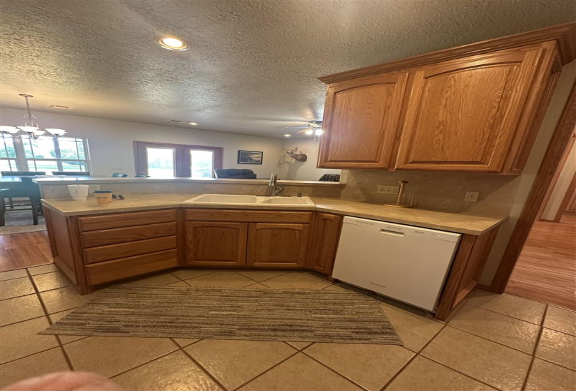 3 Bedrooms Bedrooms, ,2 BathroomsBathrooms,Residential,Single Family,122nd,1,132171