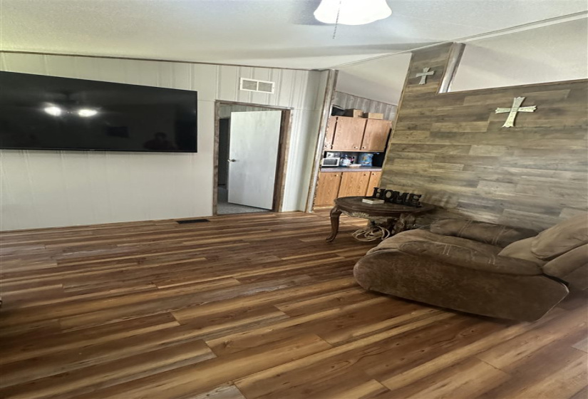 3 Bedrooms Bedrooms, ,2 BathroomsBathrooms,Residential,Mobile/manufactured Home,Oak Forrest,1,132173