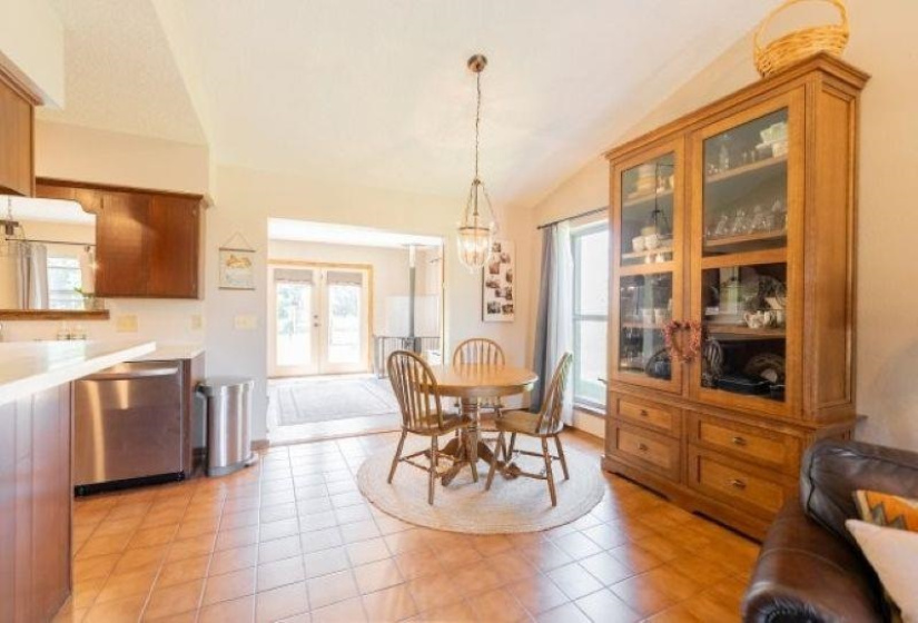 4 Bedrooms Bedrooms, ,2 BathroomsBathrooms,Residential,Single Family,Noble,1,132174