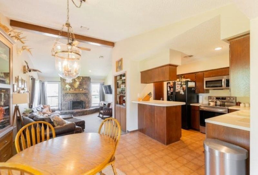 4 Bedrooms Bedrooms, ,2 BathroomsBathrooms,Residential,Single Family,Noble,1,132174