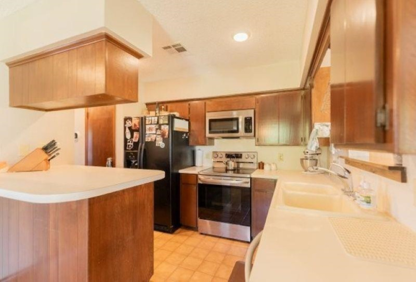 4 Bedrooms Bedrooms, ,2 BathroomsBathrooms,Residential,Single Family,Noble,1,132174