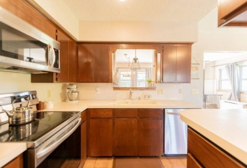 4 Bedrooms Bedrooms, ,2 BathroomsBathrooms,Residential,Single Family,Noble,1,132174