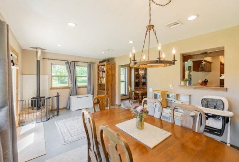 4 Bedrooms Bedrooms, ,2 BathroomsBathrooms,Residential,Single Family,Noble,1,132174