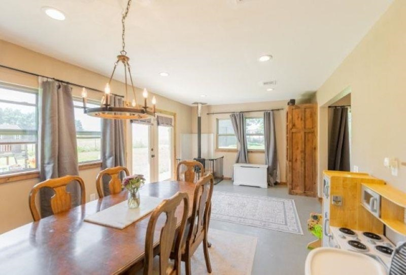 4 Bedrooms Bedrooms, ,2 BathroomsBathrooms,Residential,Single Family,Noble,1,132174