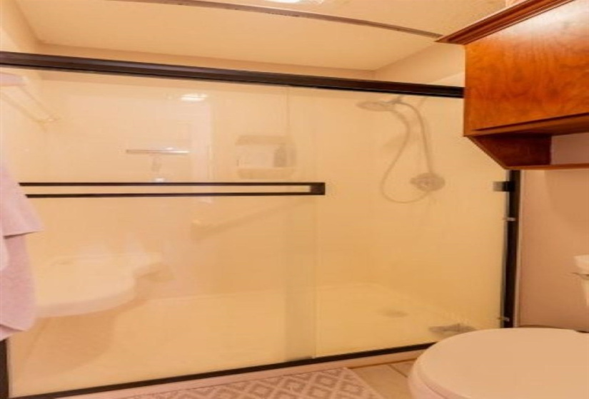 4 Bedrooms Bedrooms, ,2 BathroomsBathrooms,Residential,Single Family,Noble,1,132174