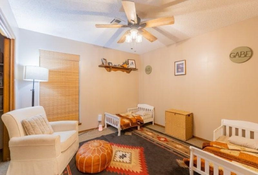 4 Bedrooms Bedrooms, ,2 BathroomsBathrooms,Residential,Single Family,Noble,1,132174