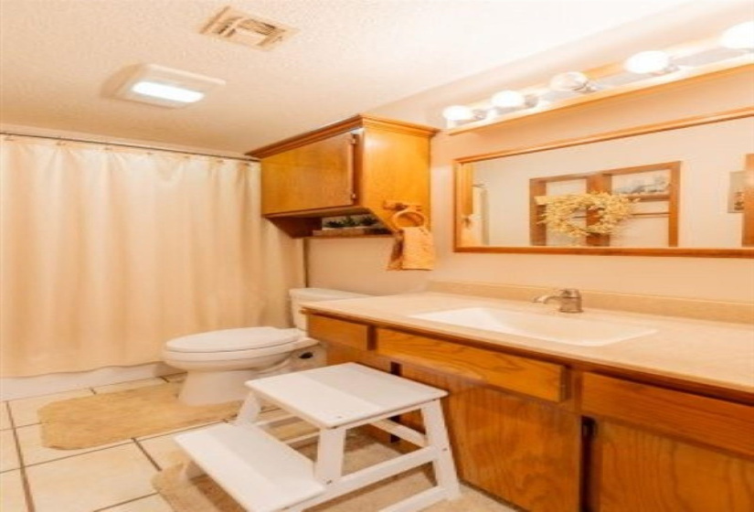 4 Bedrooms Bedrooms, ,2 BathroomsBathrooms,Residential,Single Family,Noble,1,132174