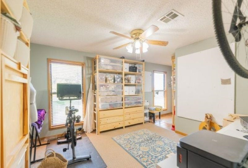 4 Bedrooms Bedrooms, ,2 BathroomsBathrooms,Residential,Single Family,Noble,1,132174