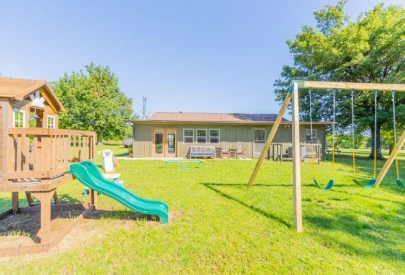4 Bedrooms Bedrooms, ,2 BathroomsBathrooms,Residential,Single Family,Noble,1,132174