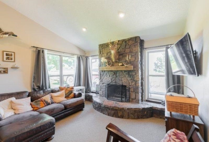4 Bedrooms Bedrooms, ,2 BathroomsBathrooms,Residential,Single Family,Noble,1,132174
