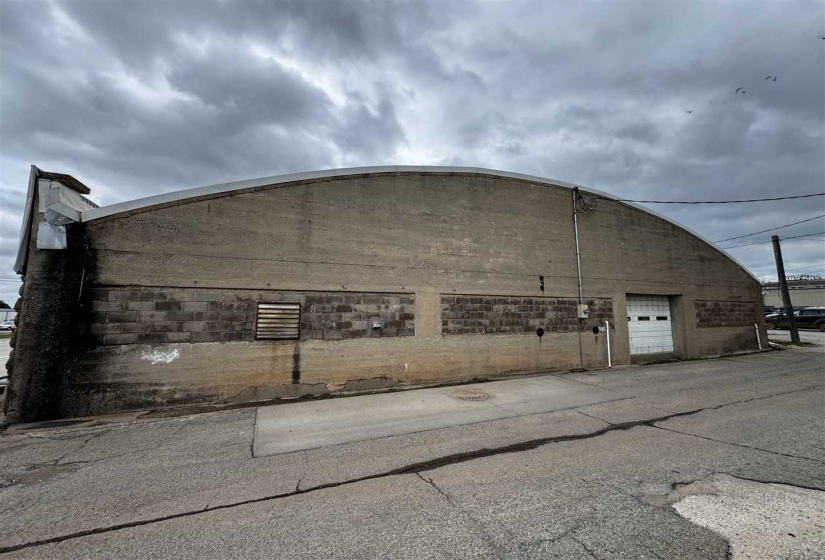 21 BathroomsBathrooms,Commercial/industrial,Commercial,7th,2,132223