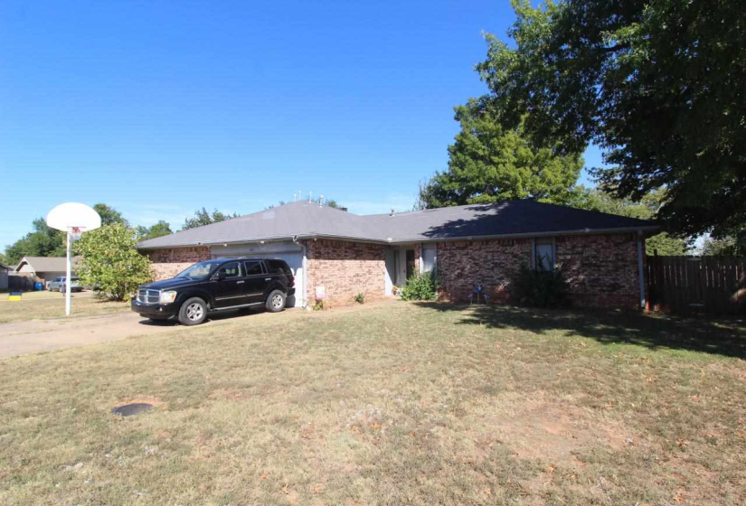3 BathroomsBathrooms,Multi-family,Duplex,Hillside,1,131825