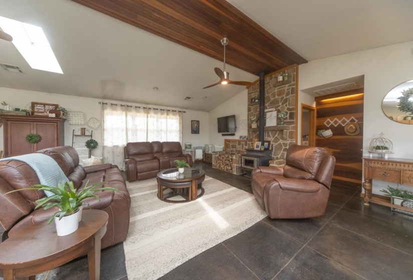 3 Bedrooms Bedrooms, ,3 BathroomsBathrooms,Residential,Single Family,Amanda,1,132238