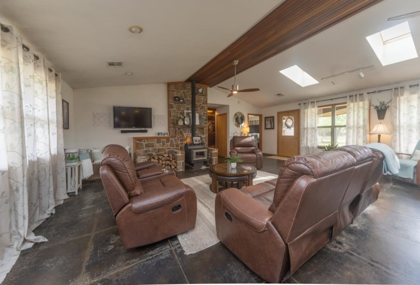 3 Bedrooms Bedrooms, ,3 BathroomsBathrooms,Residential,Single Family,Amanda,1,132238