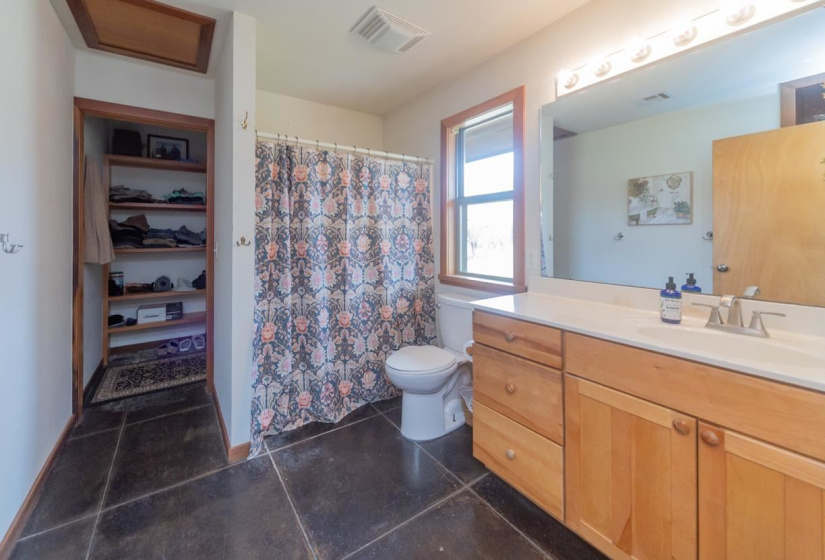 3 Bedrooms Bedrooms, ,3 BathroomsBathrooms,Residential,Single Family,Amanda,1,132238