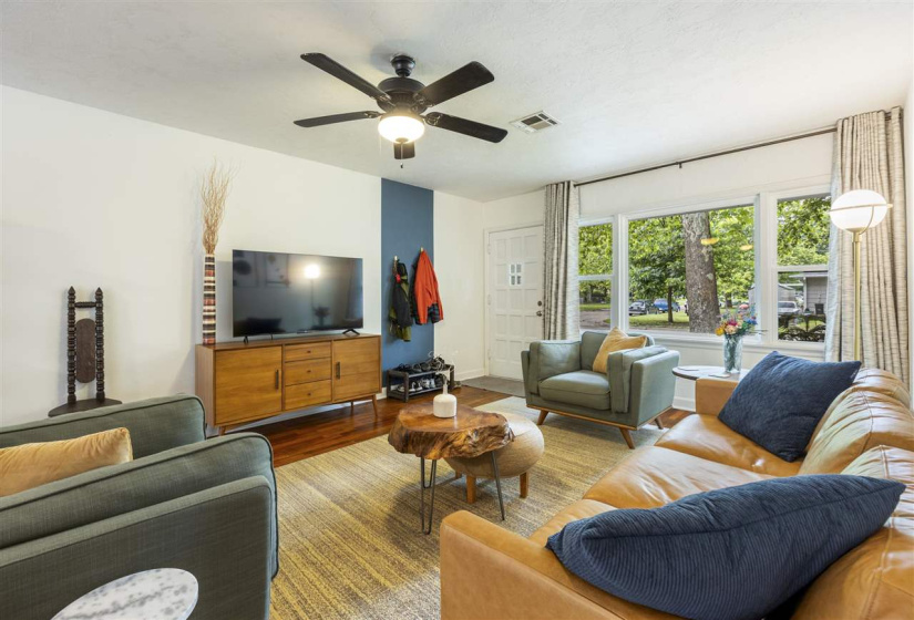 3 Bedrooms Bedrooms, ,2 BathroomsBathrooms,Residential,Single Family,Walnut,1.5,132242