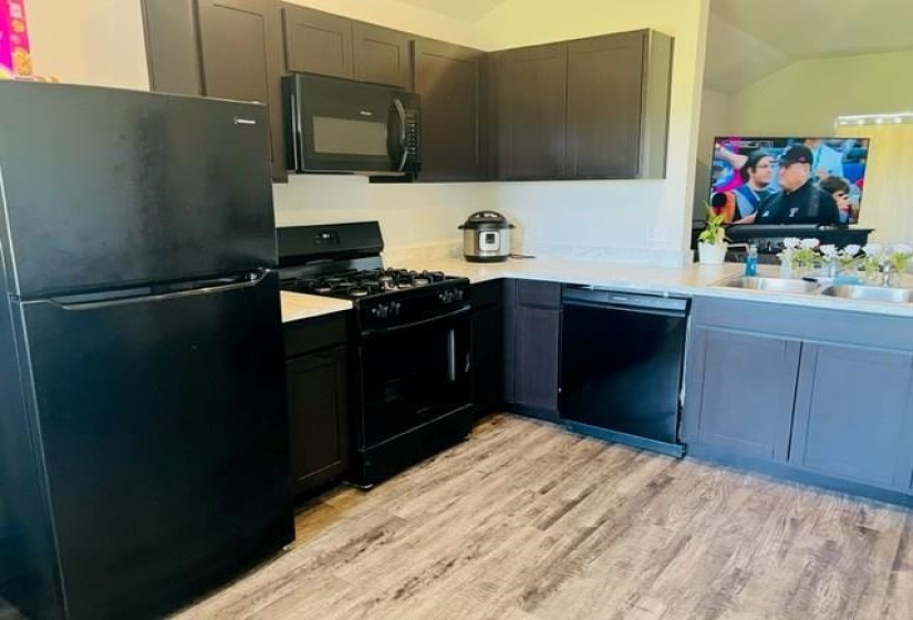 3 Bedrooms Bedrooms, ,2 BathroomsBathrooms,Residential,Single Family,2nd,1,132244