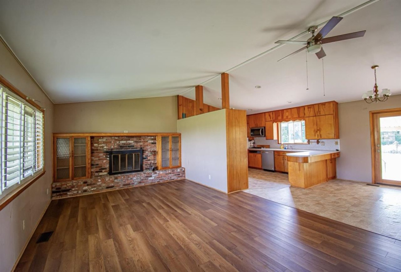 3 Bedrooms Bedrooms, ,2 BathroomsBathrooms,Residential,Single Family,McElroy,1,132245