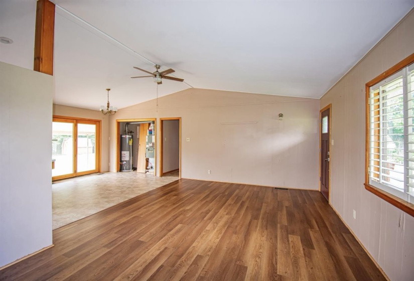 3 Bedrooms Bedrooms, ,2 BathroomsBathrooms,Residential,Single Family,McElroy,1,132245