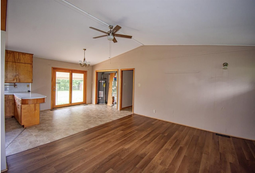 3 Bedrooms Bedrooms, ,2 BathroomsBathrooms,Residential,Single Family,McElroy,1,132245