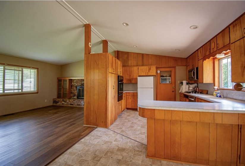 3 Bedrooms Bedrooms, ,2 BathroomsBathrooms,Residential,Single Family,McElroy,1,132245
