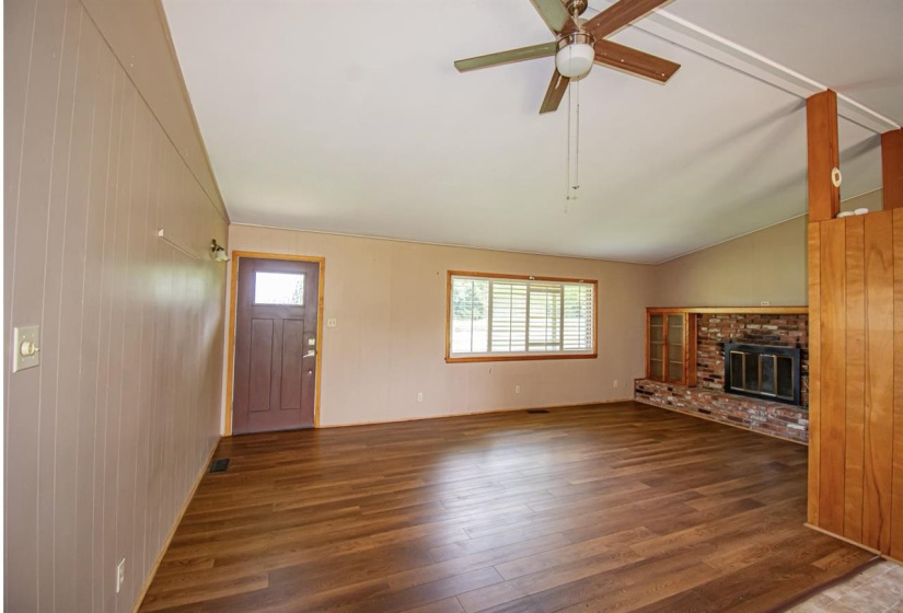 3 Bedrooms Bedrooms, ,2 BathroomsBathrooms,Residential,Single Family,McElroy,1,132245