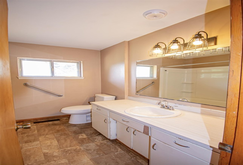 3 Bedrooms Bedrooms, ,2 BathroomsBathrooms,Residential,Single Family,McElroy,1,132245