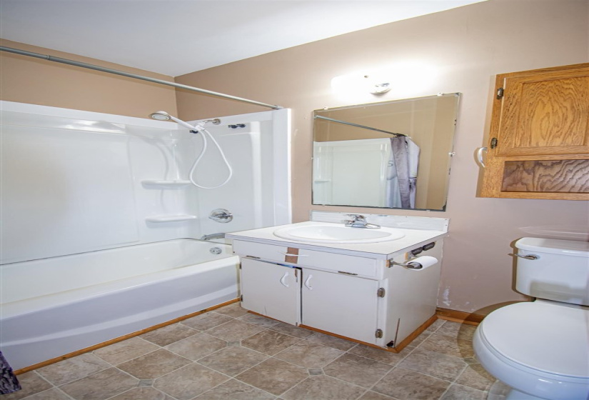3 Bedrooms Bedrooms, ,2 BathroomsBathrooms,Residential,Single Family,McElroy,1,132245