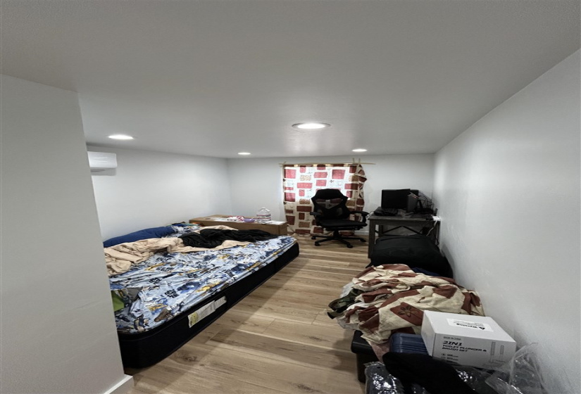 1 BathroomBathrooms,Multi-family,Other,Husband,2,132251