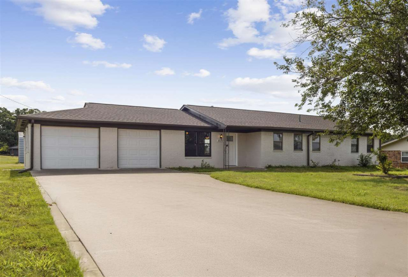 4 Bedrooms Bedrooms, ,2 BathroomsBathrooms,Residential,Single Family,Reeves Rd,1,132252
