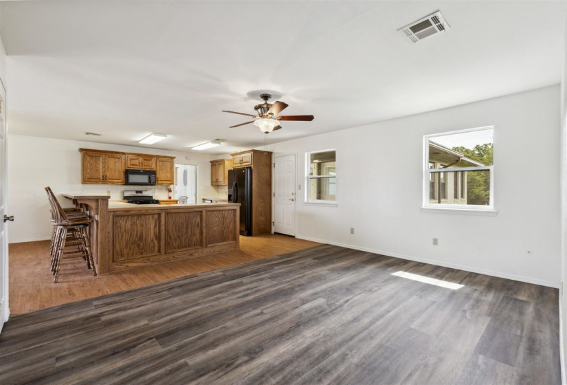 4 Bedrooms Bedrooms, ,2 BathroomsBathrooms,Residential,Single Family,Reeves Rd,1,132252